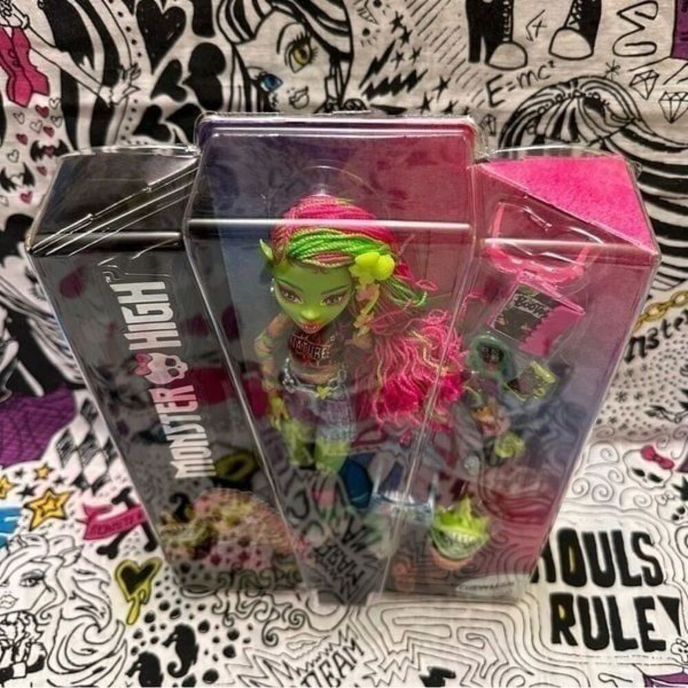 Monster High VENUS MCFLYYRAP Doll - Picture 8 of 8